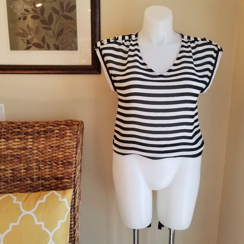 🛒Forever 21 Black/White Striped Shortsleeve Top
